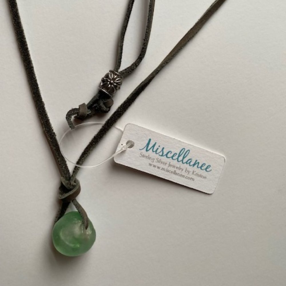 Necklace, NWT, Green african glass